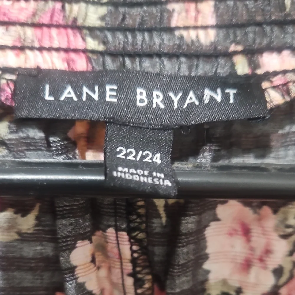Bundle Sale | 4 for $20 | Lane Bryant Black and Pink‎ Floral Blouse Size 22/24